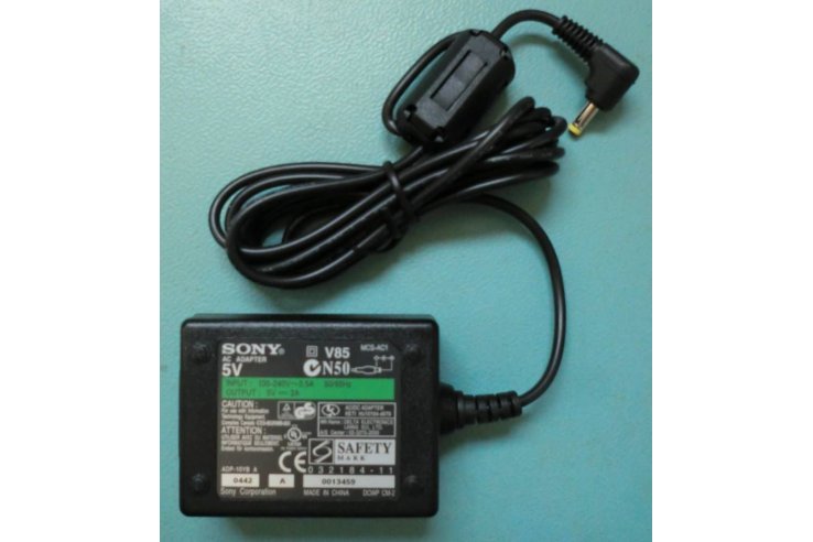 CARICABATTERIE SONY ADP-10YB A 0442 A 0013459 NUOVO