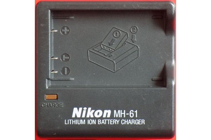Carica batteria NIKON MH-61